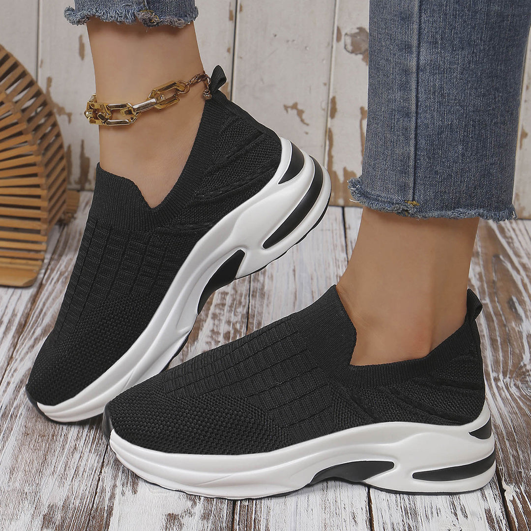 Damen Sneaker im modernen Slip-On Design mit luftiger Strickstruktur und komfortabler Dämpfung R&B