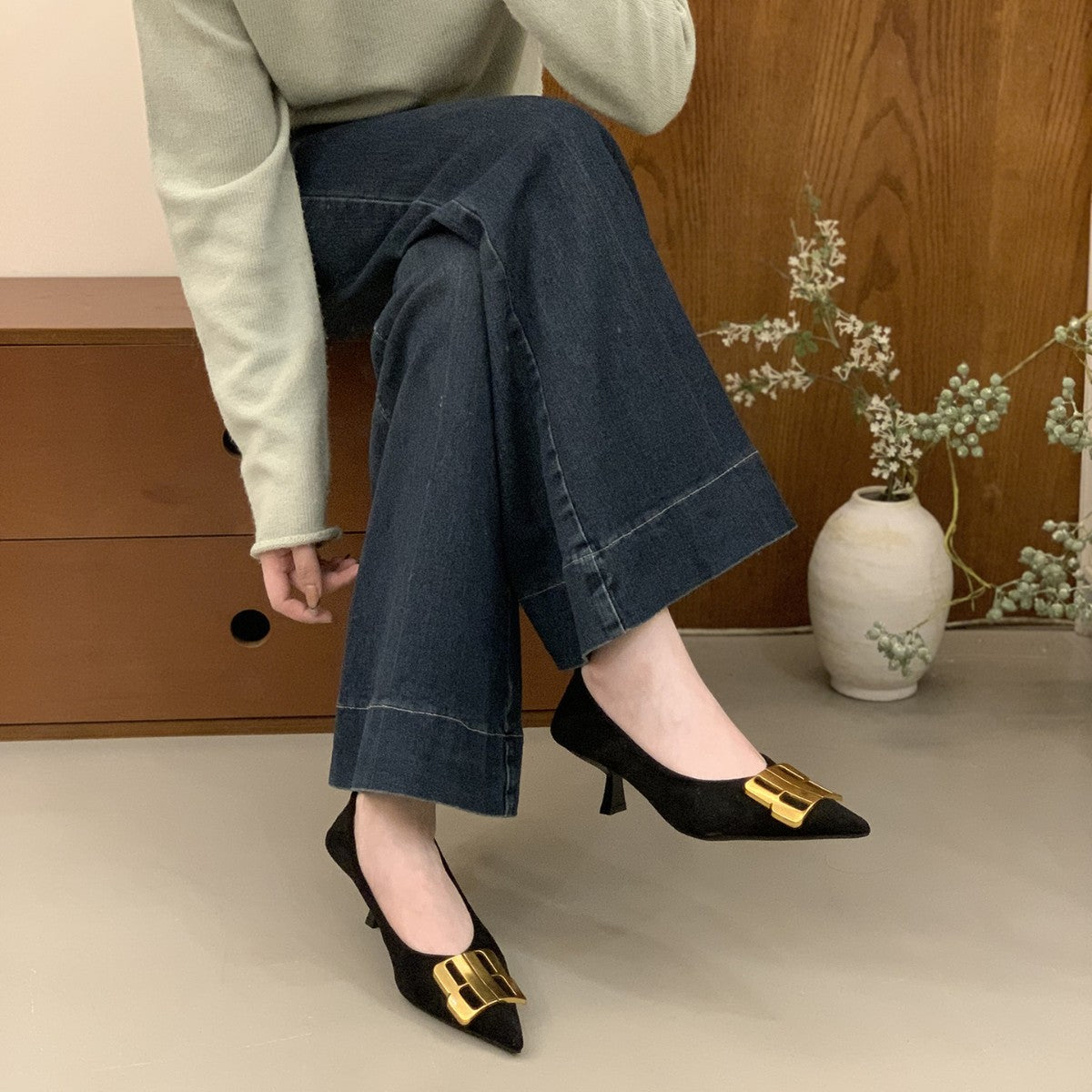 Damen Elegante spitze Pumps mit extravagantem Gold-Detail R&B