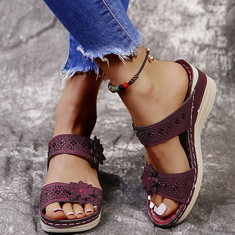 Damen Komfortable und modische Riemensandalen mit floralem Design