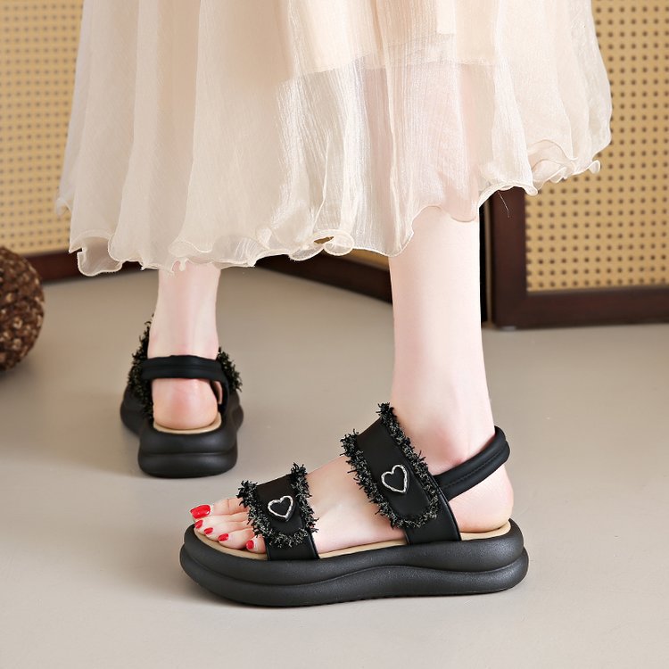 Damen modische Sandalen mit elastischen Riemen und herzförmigen Akzenten R&B