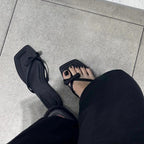 Damen Zehentrenner-Sandalen mit schickem Riemendesign und komfortablem Fußbett R&B