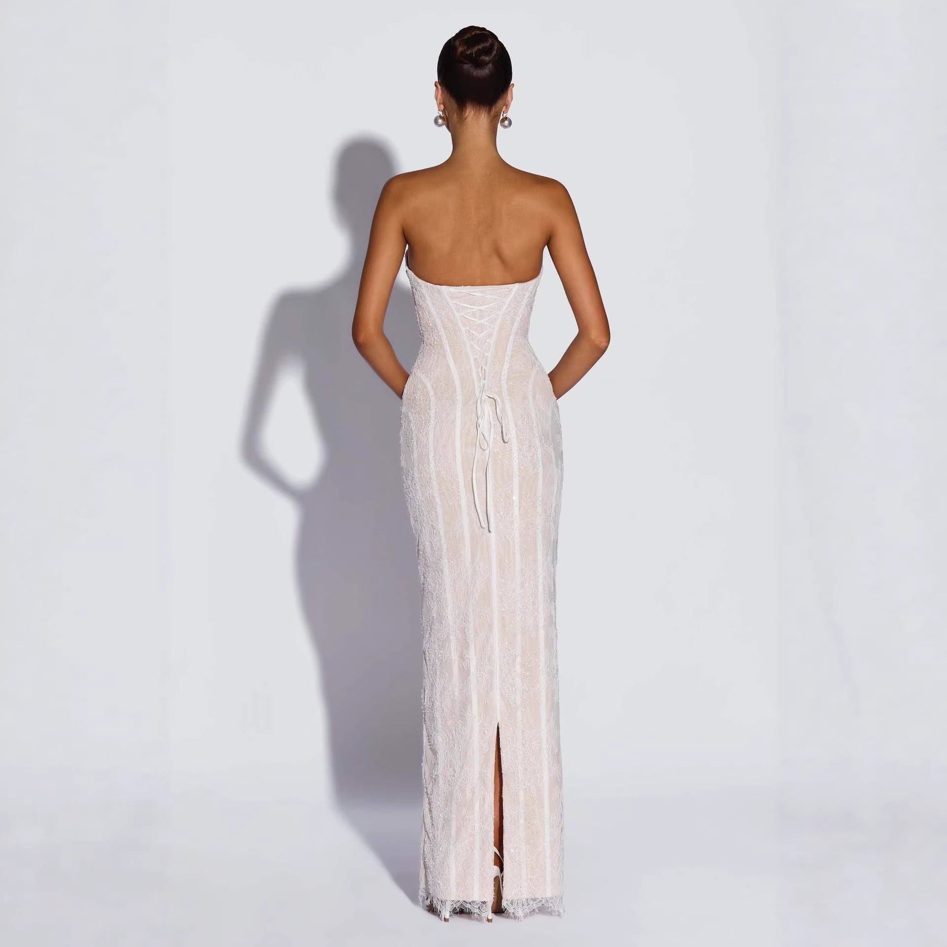 Damen Hochzeitskleid mit elegantem trägerlosen Design und luxuriösem Tüllabschluss R&B