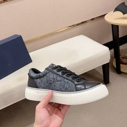 Damen Design Sneakers mit strukturiertem Obermaterial und komfortabler Sohle R&B
