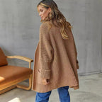 Damen Grobstrickjacke mit tiefem V-Ausschnitt und praktischen Taschen R&B