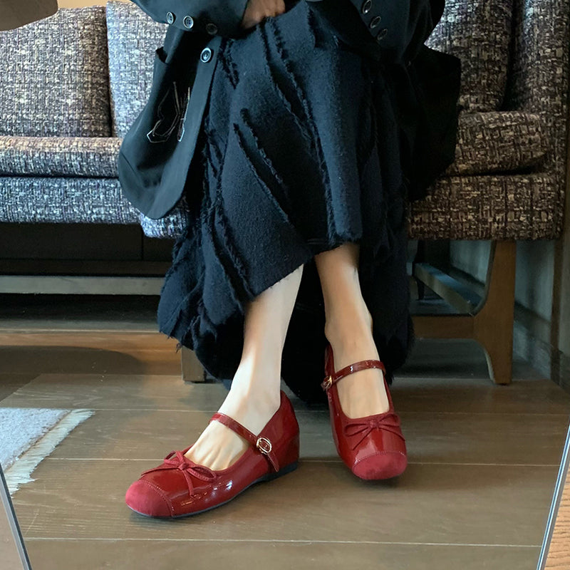 Damen Ballerinas mit elegantem Riemen und hochwertigem Lackleder R&B