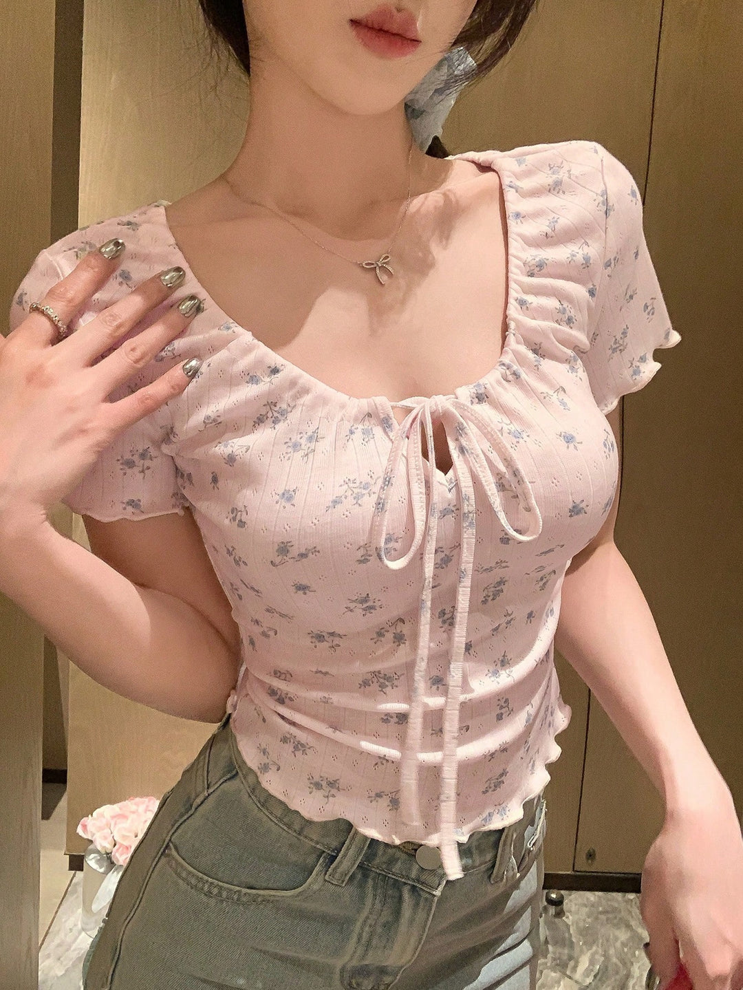 Damen romantisches Rüschentop mit floralem Design und bindbarem Kordelzug R&B