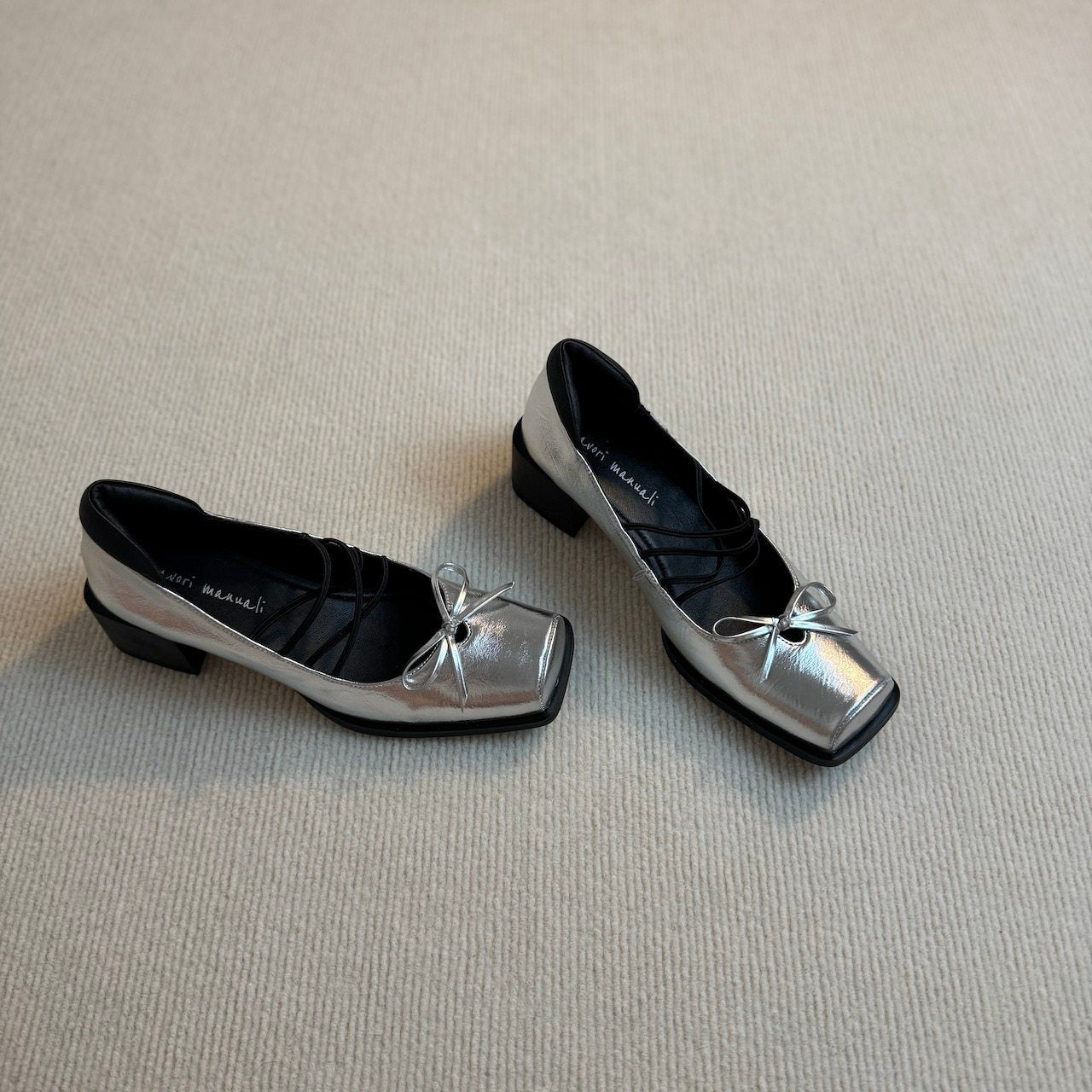 Damen Ballerinas mit dekorativen Schleifen und hochwertiger Metallic-Oberfläche