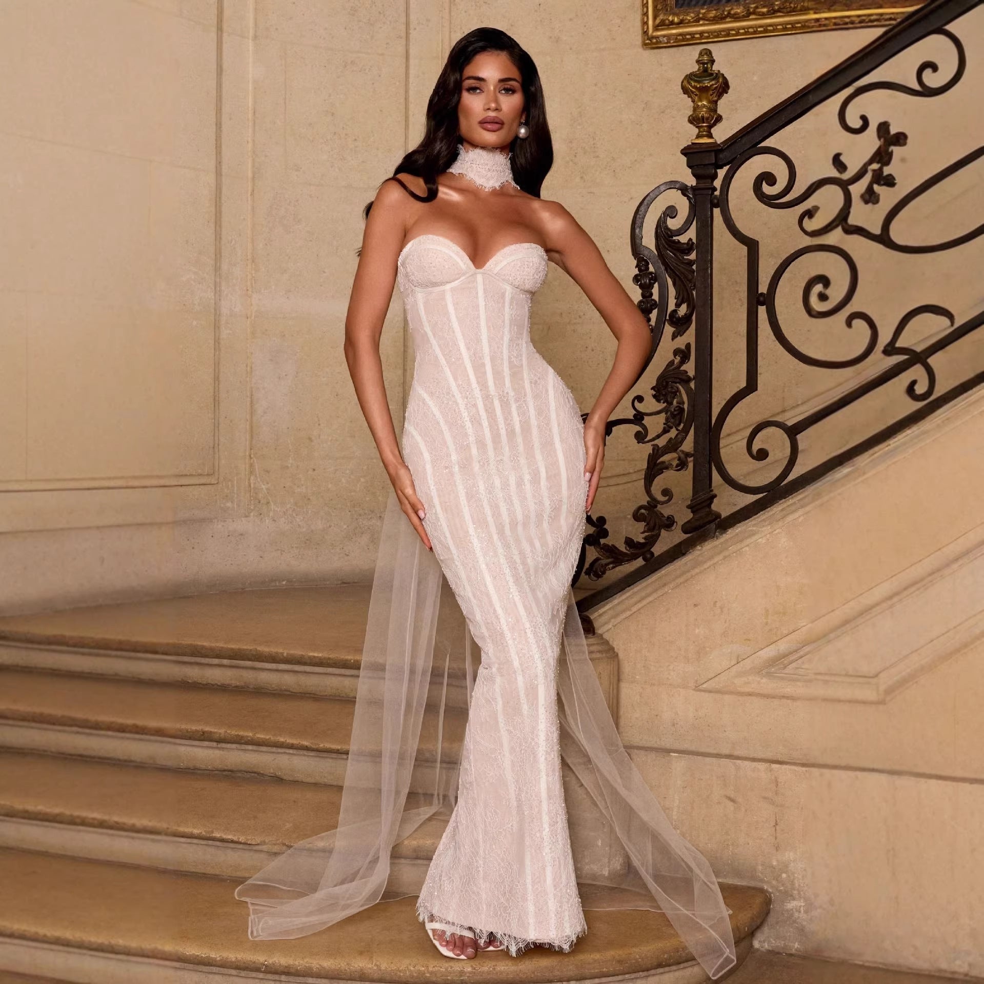 Damen Hochzeitskleid mit elegantem trägerlosen Design und luxuriösem Tüllabschluss R&B