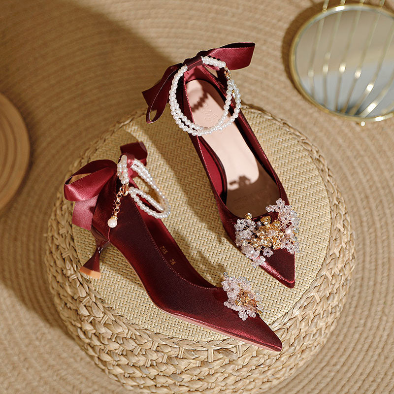 Damen elegante Spitzen-Pumps mit dekorativen Perlen-Details und Riemchen