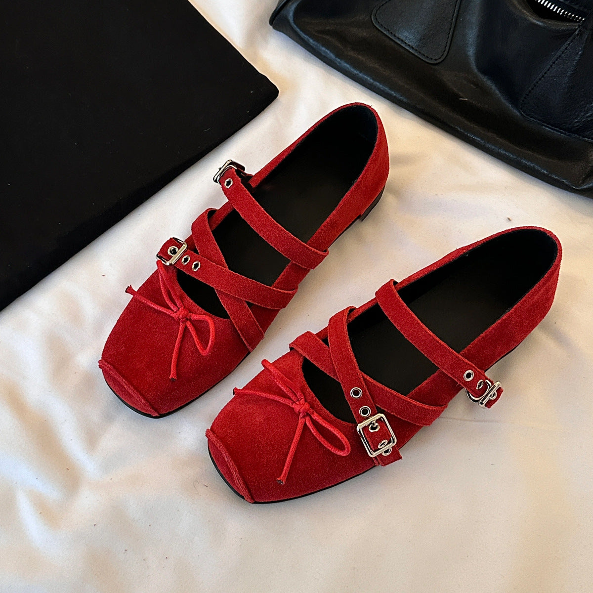 Damen Ballerina-Schuhe mit verspieltem Kreuzriemen und eleganter Schnallenverzierung