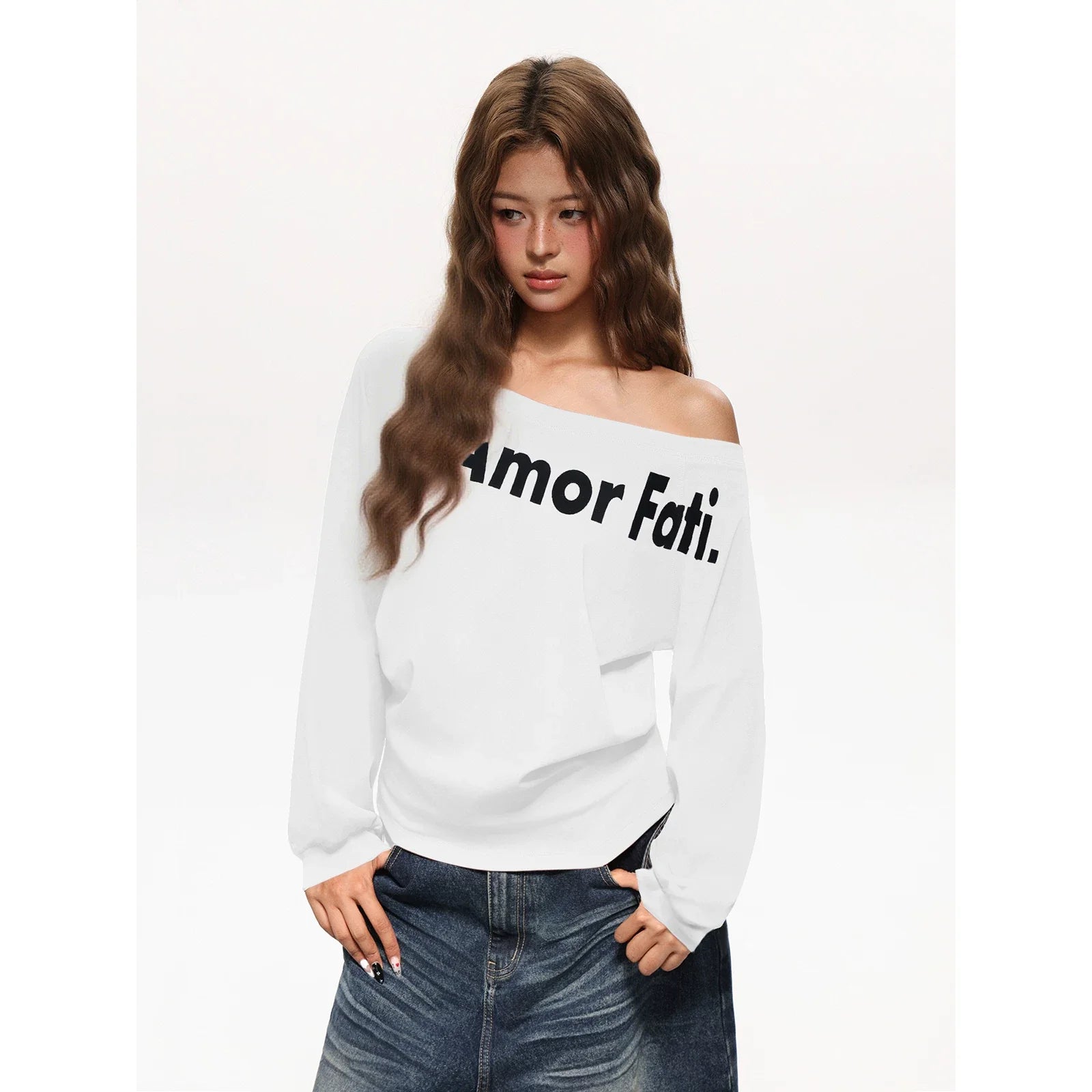 Damen nan asymmetrisches Sweatshirt mit überschnittenem Ausschnitt, diagonalem typografischem Print und ballonartigen Ärmeln R&B