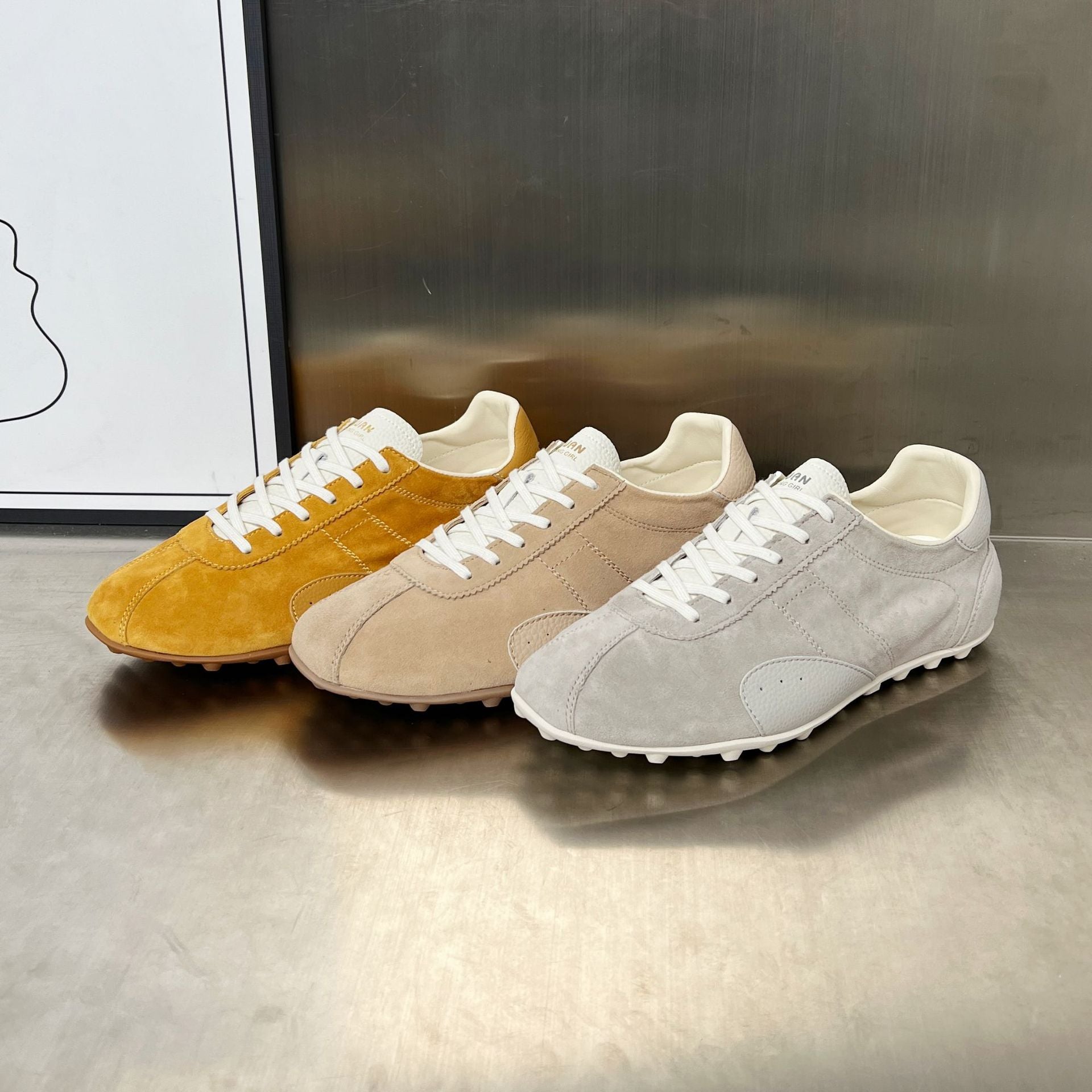 Damen Sportliche Sneaker mit luxuriösem Wildleder und innovativer Sohlenkonstruktion R&B
