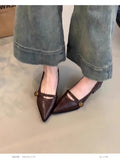 Damen Elegante Pumps mit modernem Riemen und stilvollem Akzent R&B