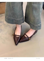Damen Elegante Pumps mit modernem Riemen und stilvollem Akzent R&B