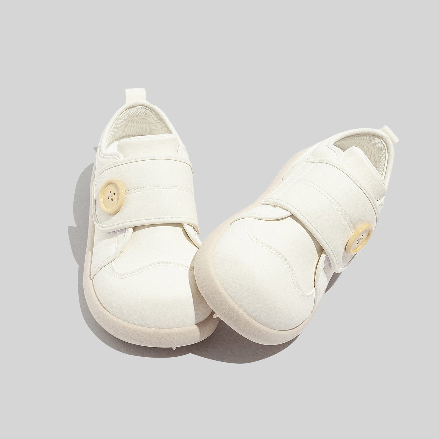 Damen Sneakers mit innovativem Knopfvorschluss und atmungsaktiven Eigenschaften