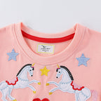 Mädchen Sommerkleid mit buntem Einhornmotiv und fröhlichen Applikationen R&B