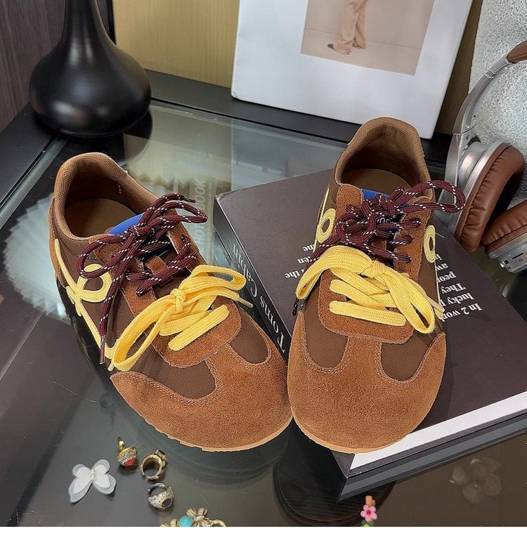 Damen Sportliche und bequeme Sneaker mit auffälligem Schnürsystem