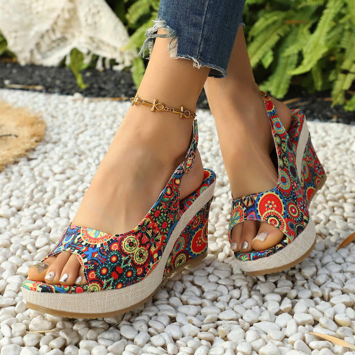 Damen Wedge-Sandalen mit buntem Motiv und komfortablem Absatz EB