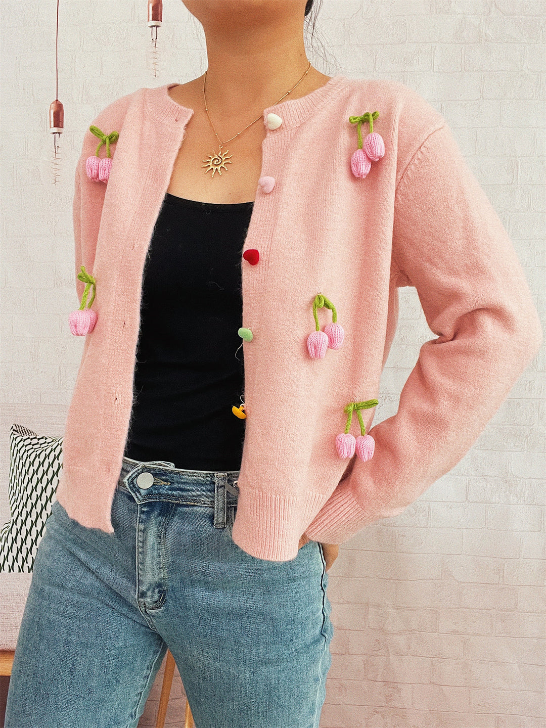 Damen Strickjacke mit fröhlichen Blumenapplikationen R&B