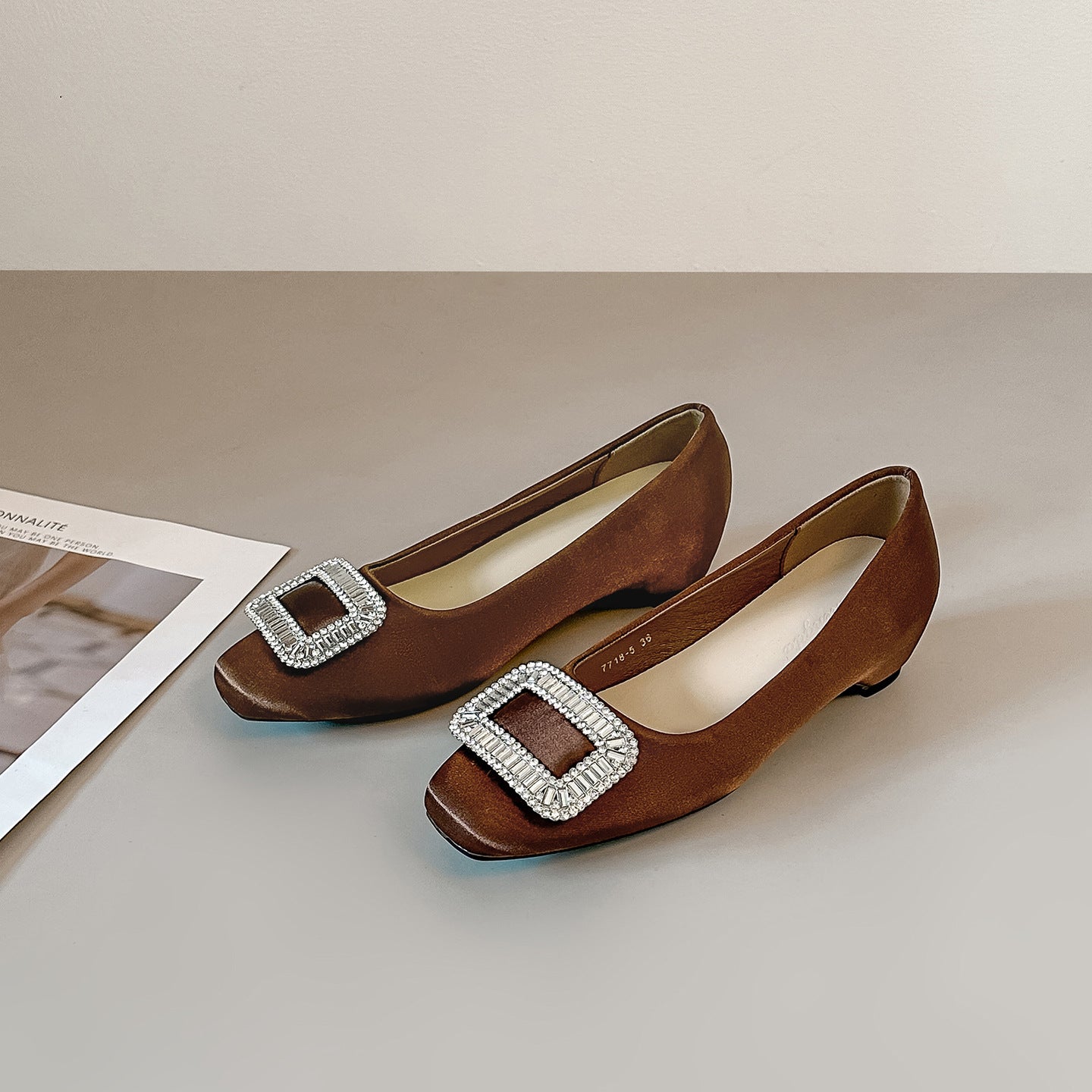 Damen Ballerina-Schuhe mit funkelnder Schnallenverzierung und weichem Obermaterial