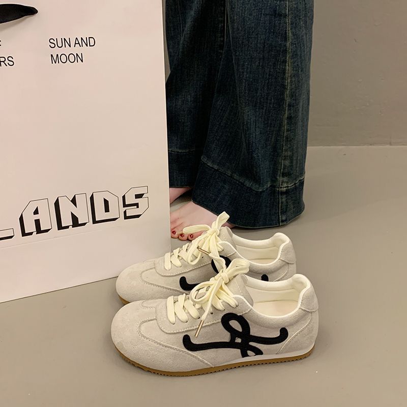 Damen Sportliche Sneaker mit rutschfester Gummisohle und hochwertigem Wildlederoberteil