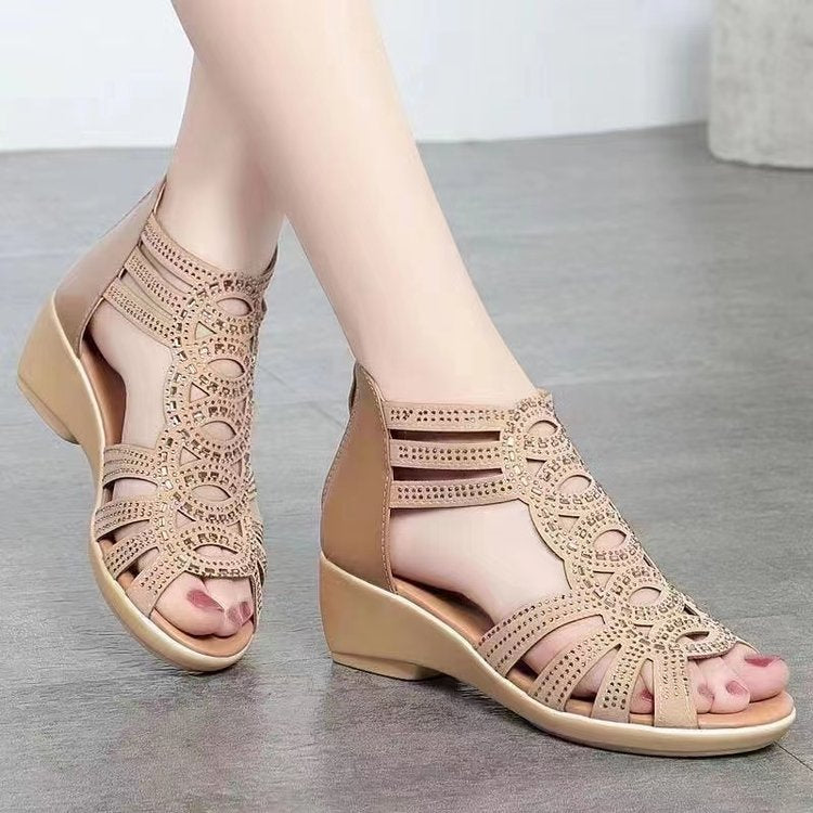 Damen Wedge-Sandalen mit filigranen Riemen und funkelnden Akzenten