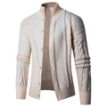 Herren Strickjacke mit klassischem Kabelmuster und hohem Stehkragen
