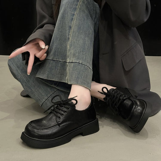 Damen modische Sneakers mit platzierten Nahtdetails und bequemer Sohle R&B