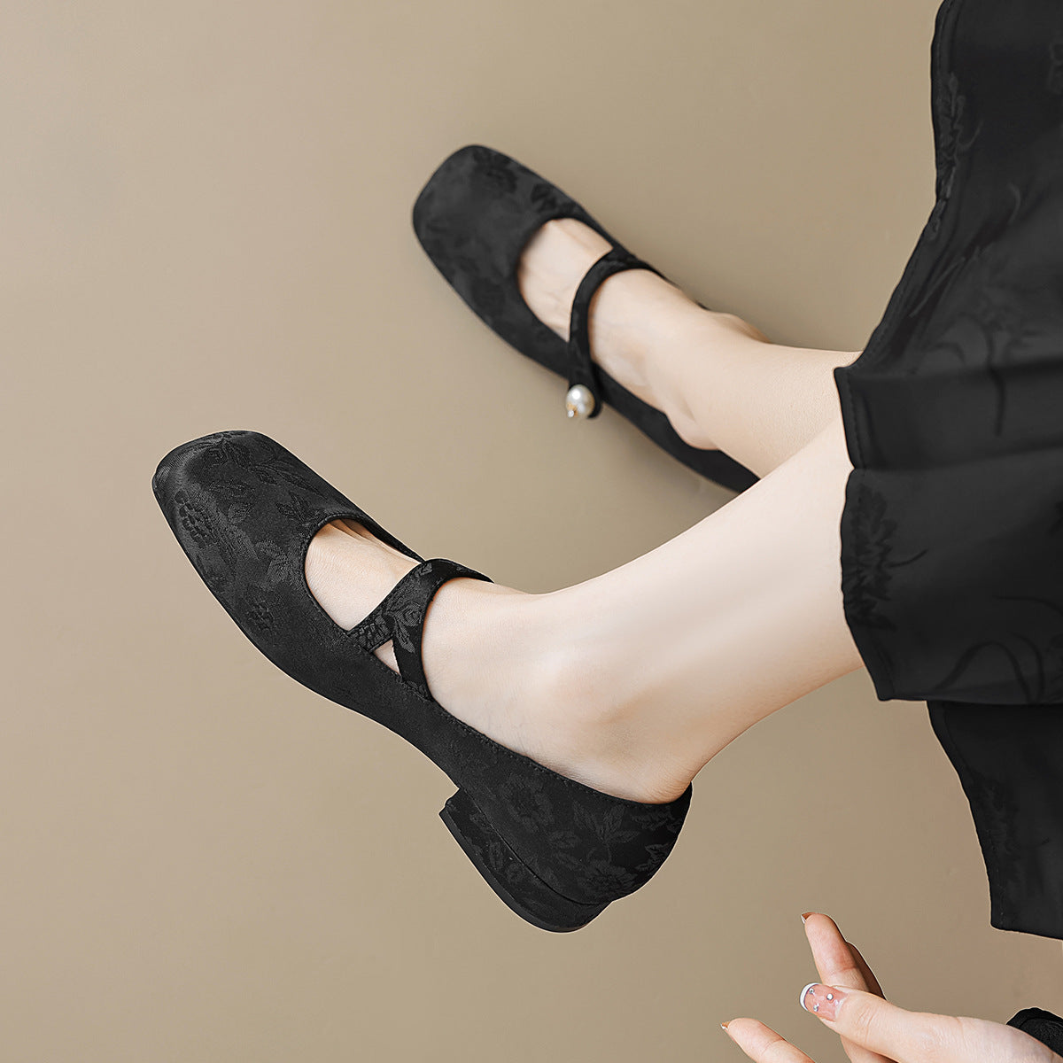 Damen Ballerinas mit elegantem Riemen und modischer Blütenverzierung