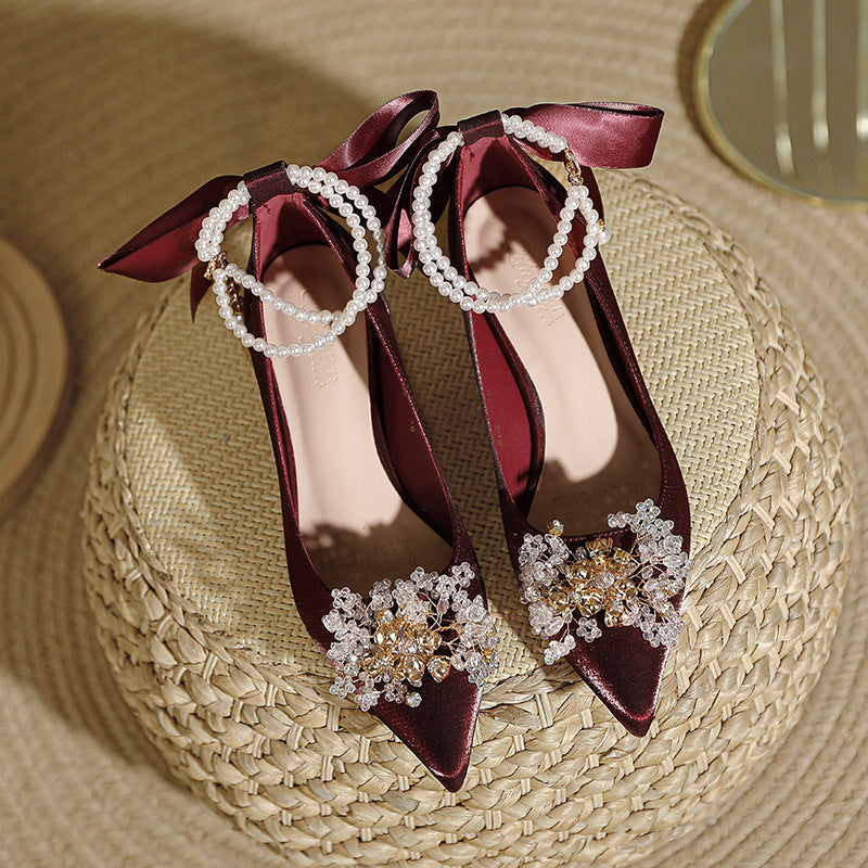 Damen elegante Spitzen-Pumps mit dekorativen Perlen-Details und Riemchen