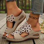Damen Wedge-Sandalen mit floralem Riemendesign und komfortabler Fußbettgestaltung R&B