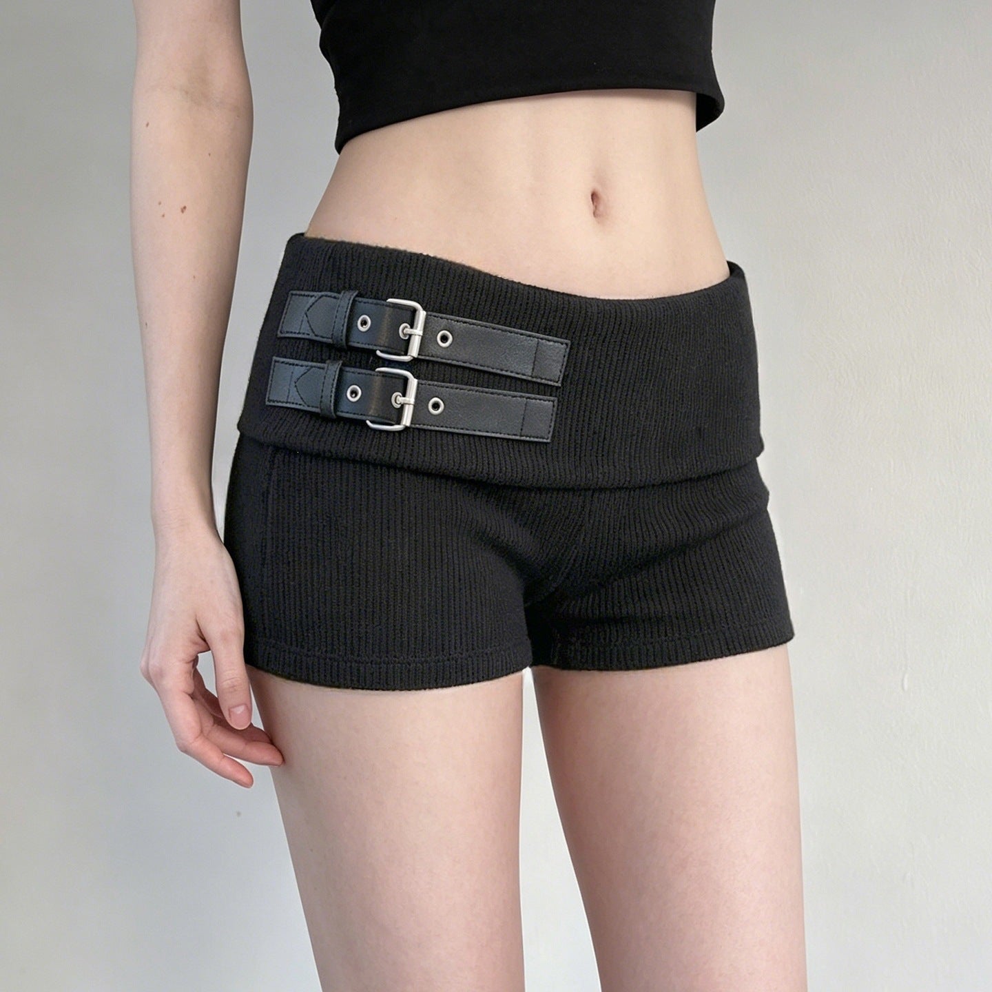 Damen Shorts mit breitem Bund und dekorativen Schnallen R&B