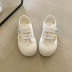 Damen Sneakers mit farbigen Knopf-Details und flexiblem Design