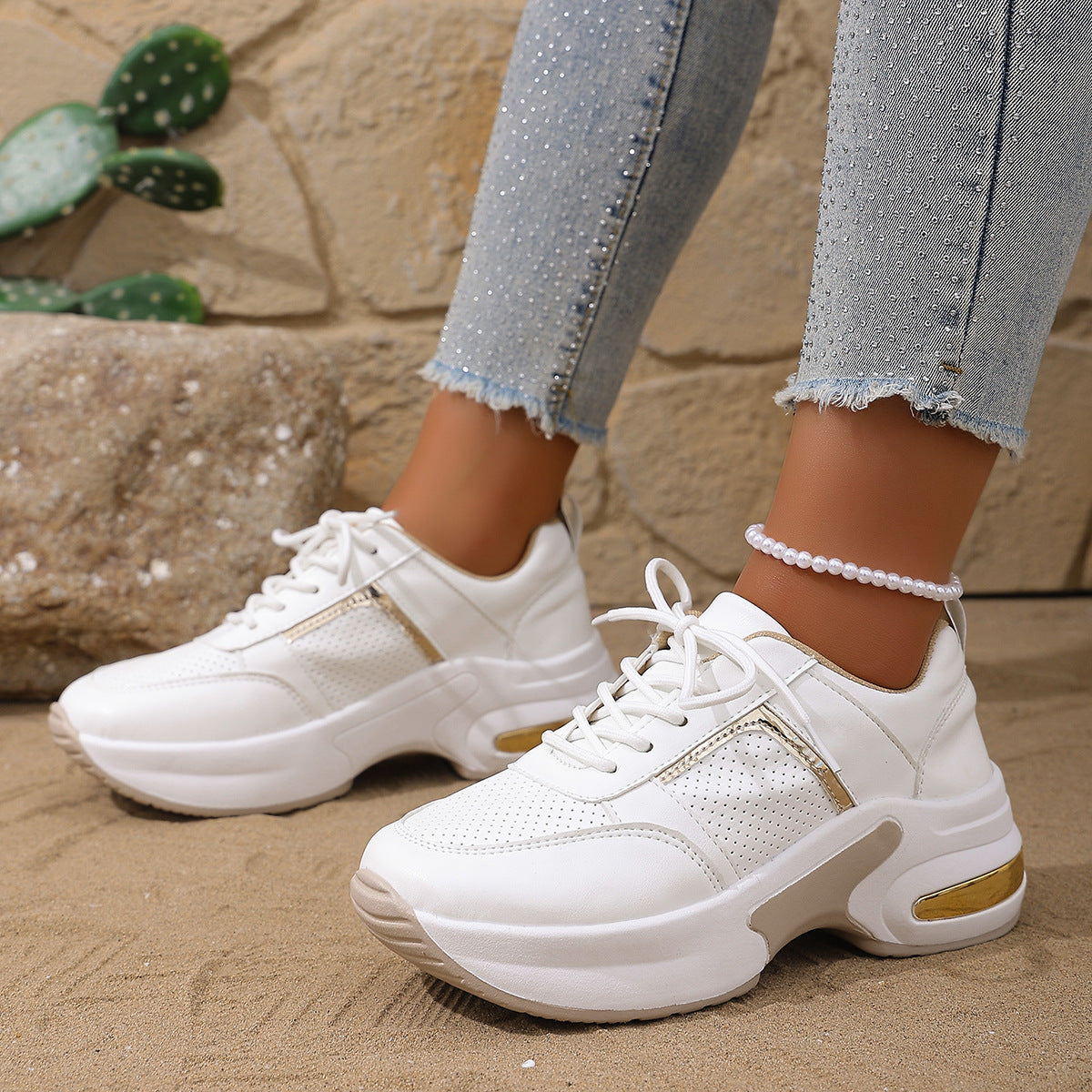 Damen Sneakers mit atmungsaktivem Mesh-Obermaterial und stilvollen Metallic-Akzenten R&B