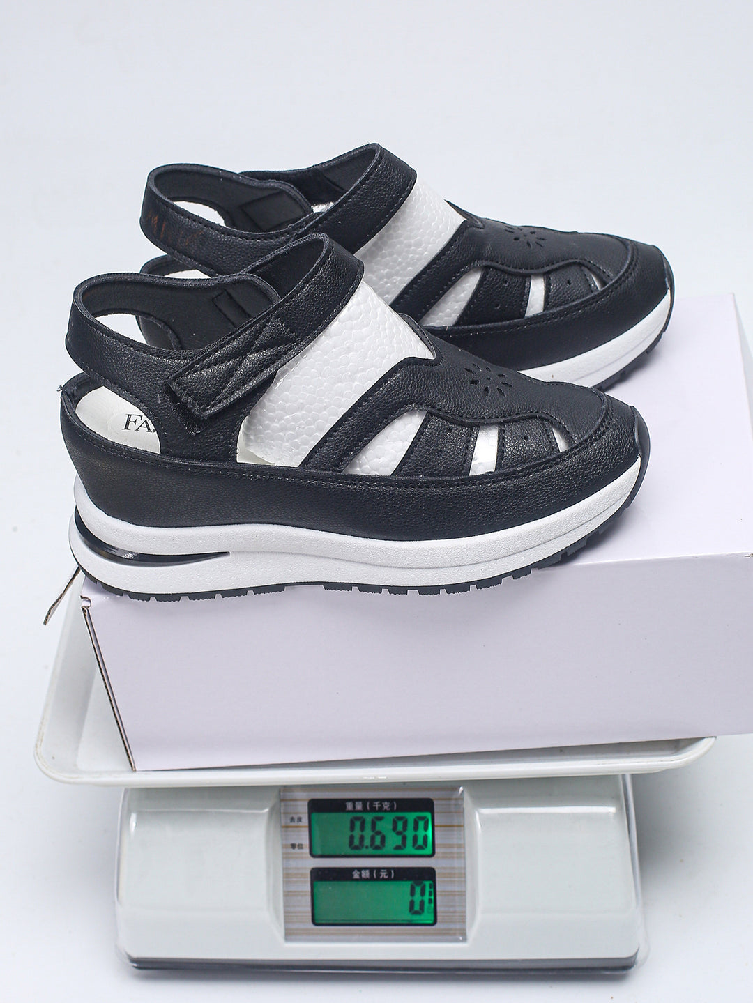 Damen Bequeme und atmungsaktive Sandalen mit Klettverschluss R&B