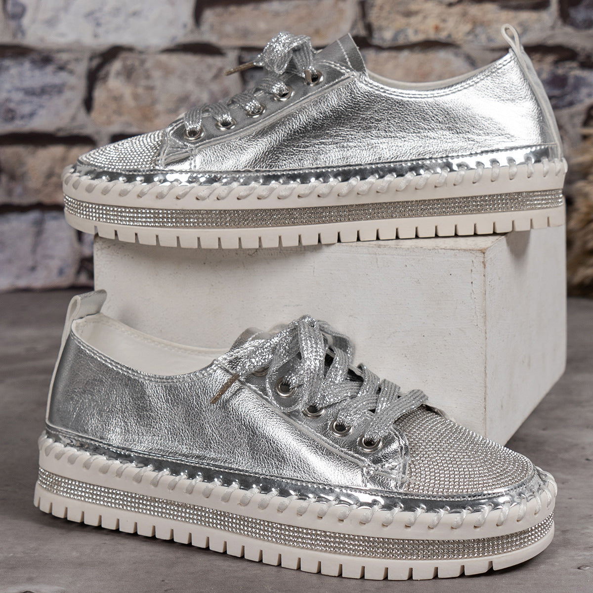 Damen Sneaker mit glitzerndem Material und robuster Sohle R&B