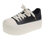 Damen Plateausneaker mit sportlicher Silhouette und modischem Schnürsystem
