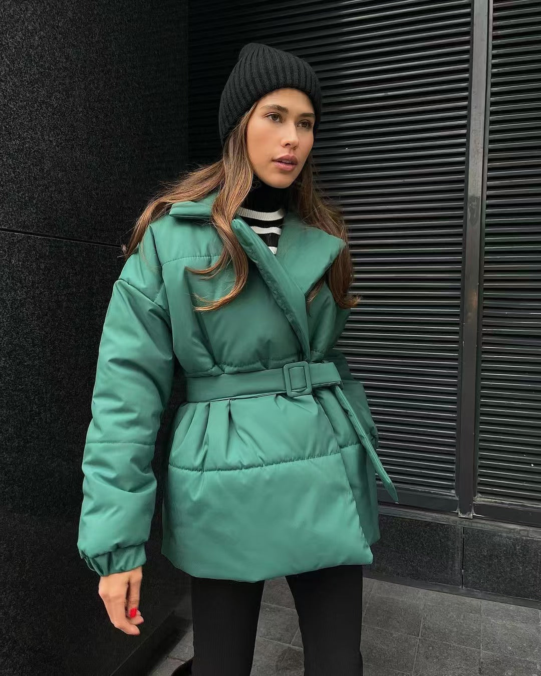Damen eleganter gesteppter Mantel mit taillierbarem Gürtel R&B