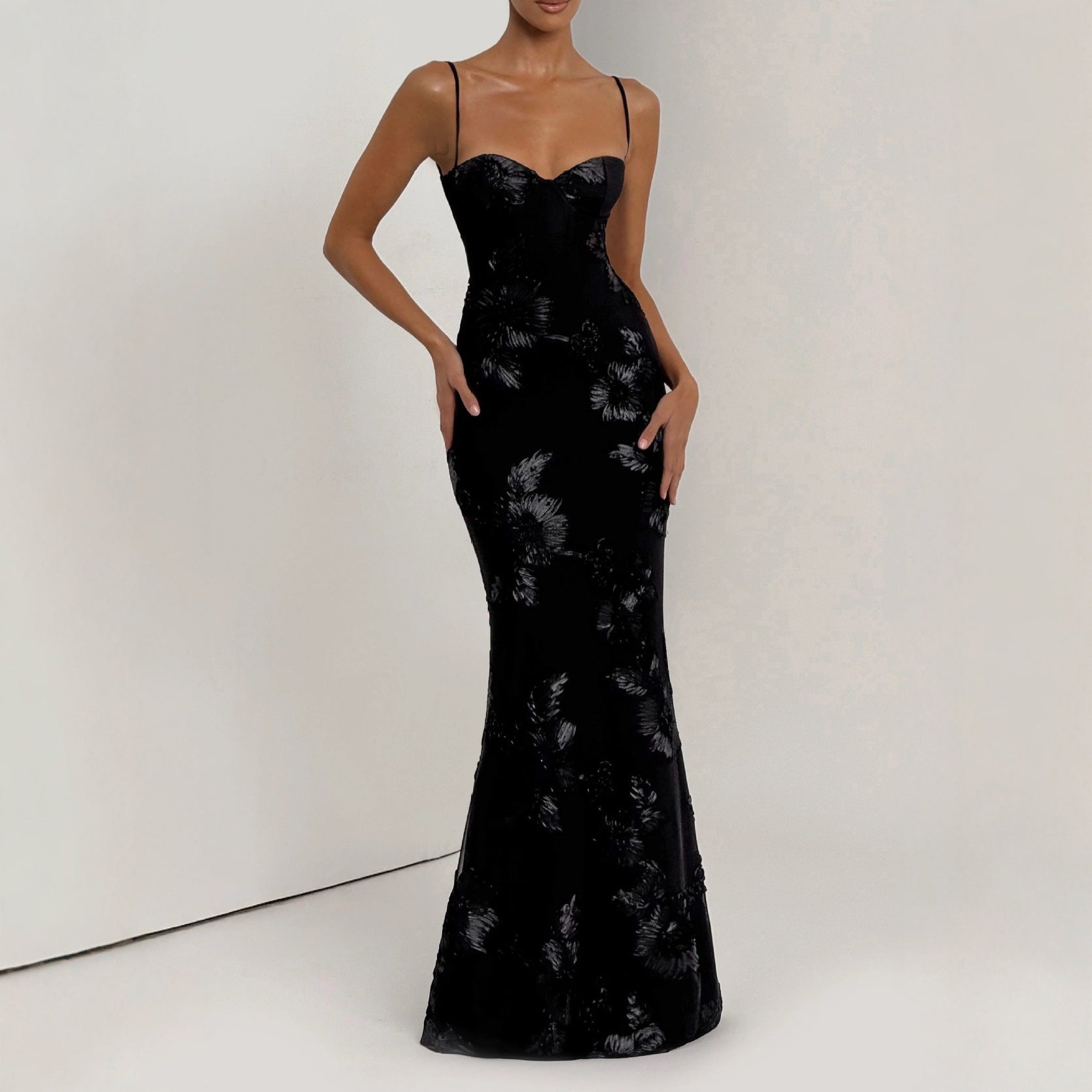Damen figurbetontes Abendkleid mit floralem Stickdesign und hochwertigem Stoff R&B