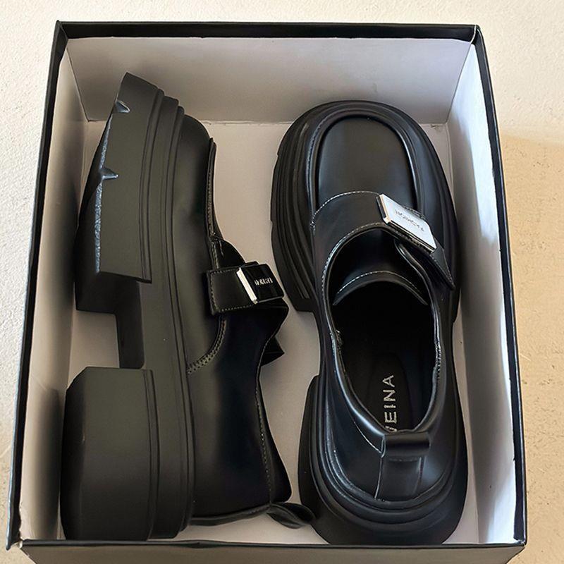 Damen Modische Schnürung Slipper mit glänzender Oberfläche und robustem Profil