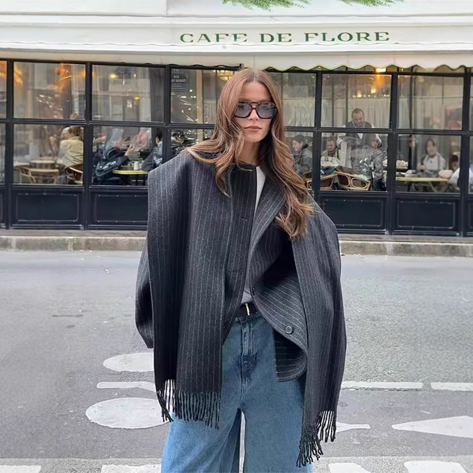 Damen modische Steppjacke mit asymmetrischem Kragen und einem eleganten Schal R&B