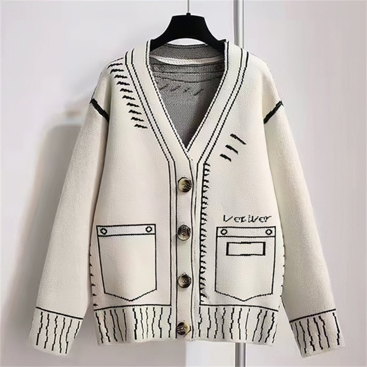 Damen Strickjacke mit einzigartigem grafischen Design und hochwertigen Knopfdetails R&B