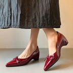 Damen elegante Ballerinas mit dekorativem Schleifenakzent und glänzender Lackoberfläche
