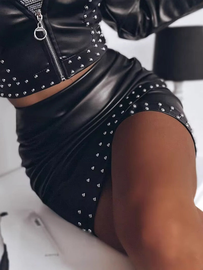 Damen Kunstlederrock mit dekorativen Nieten und tailliertem Schnitt R&B