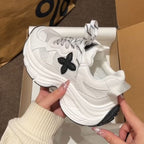 Damen Komfortable und stylische Chunky Sneakers mit dekorativem Blumen-Element R&B