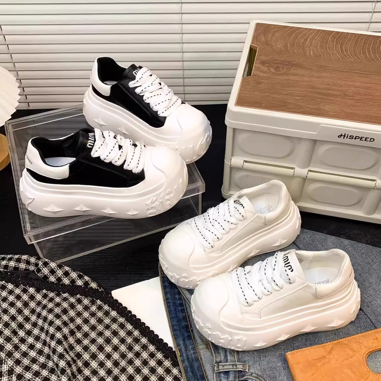 Damen Sneakers mit gesteigertem Plateau-Design und modischer Ziersteppung R&B