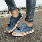 Damen Sneakers mit perforierter Oberfläche und dekorativen Quasten R&B