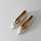Damen Pumps mit verspieltem Rüschen-Design und schmaler Zehenpartie