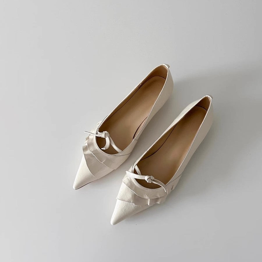Damen Pumps mit verspieltem Rüschen-Design und schmaler Zehenpartie