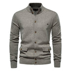 Herren Strickjacke mit modernem Stehkragen und praktischen Knöpfen
